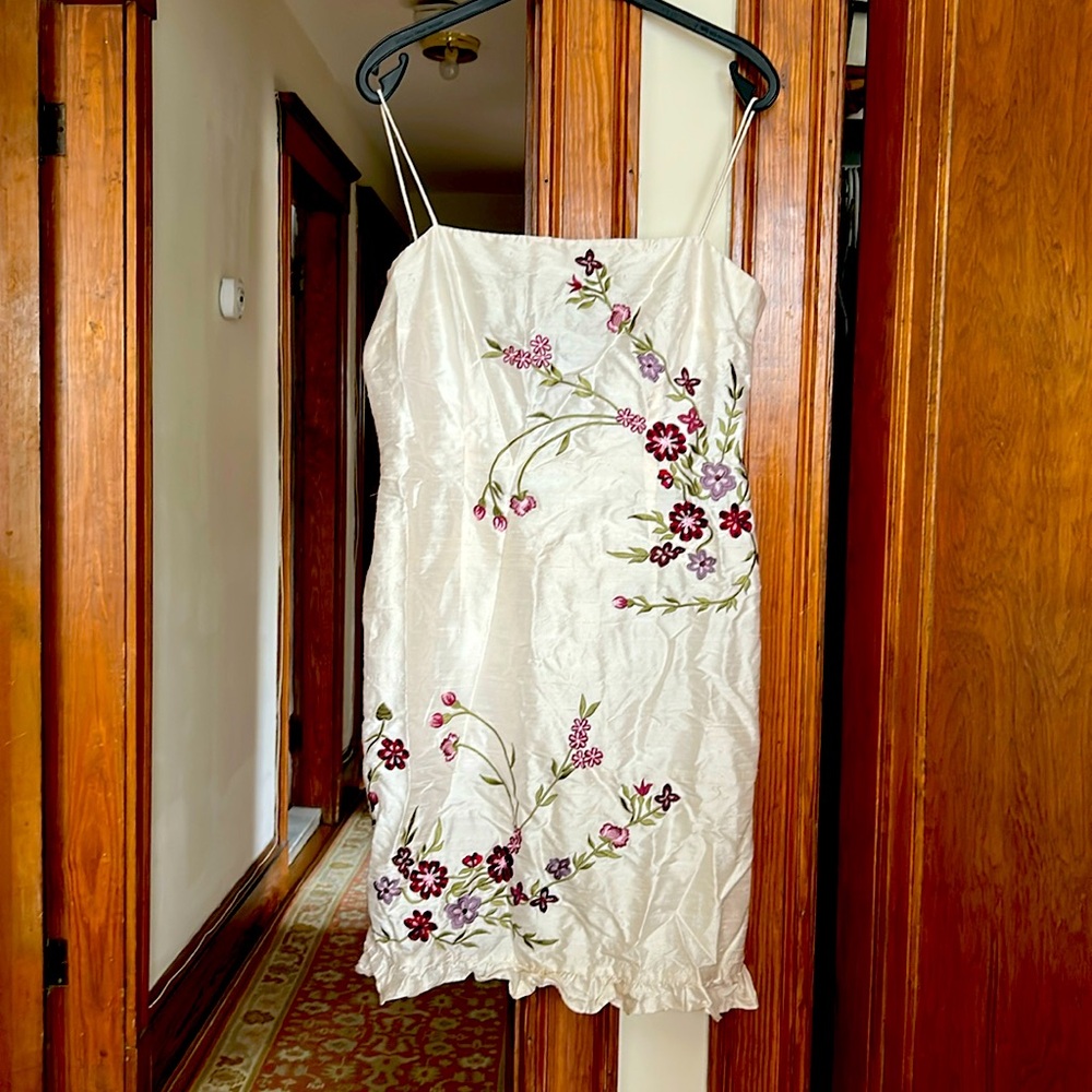 Donna Morgan Floral Embroidered Cream Dress  100 % Thai silk.